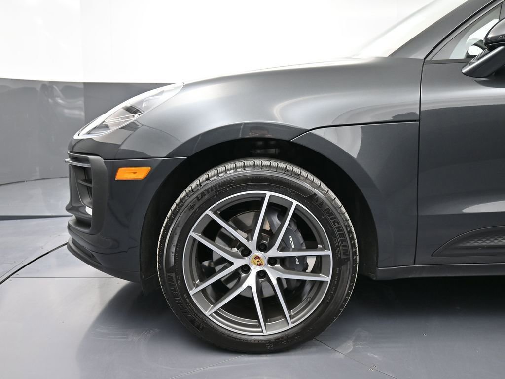 Certified 2025 Porsche Macan image 12