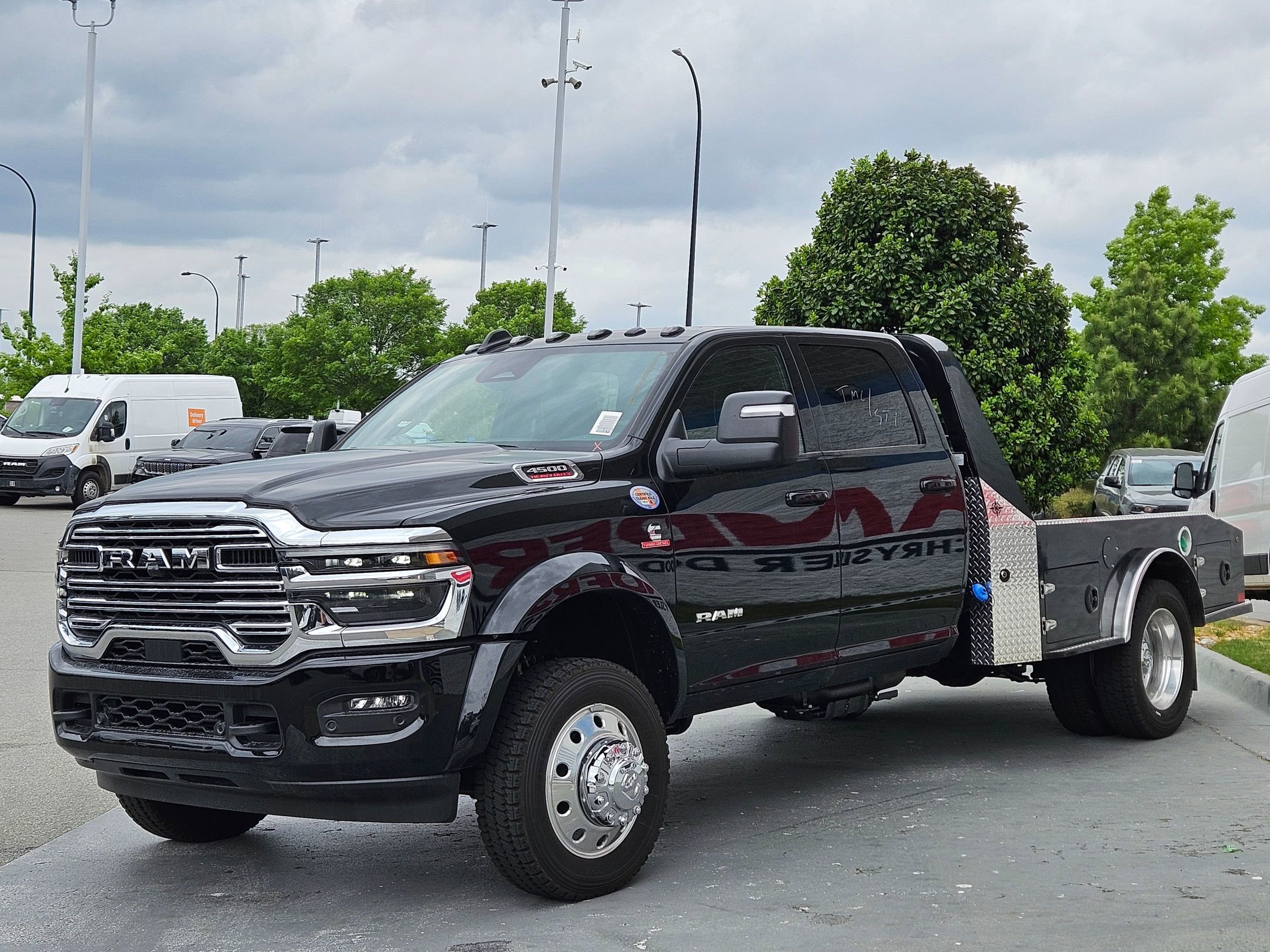 New 2026 RAM 4500 4x4 Crew Cab DRW w/ Laramie Trim Package image 3