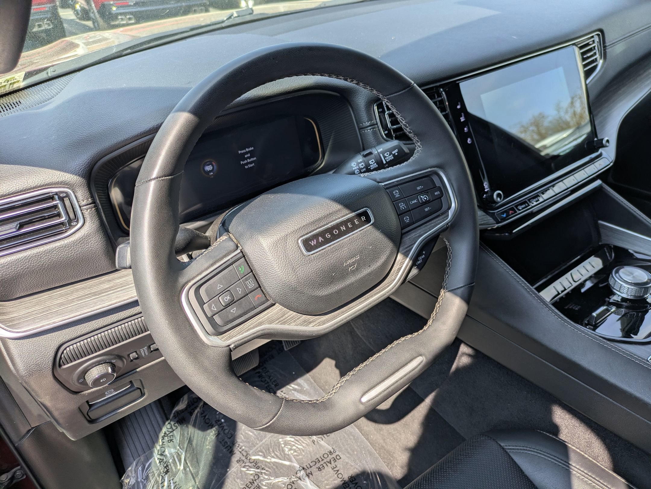 Used 2024 Jeep Wagoneer L Series II w/ Flexible Seating Group AWD/4WD image 18