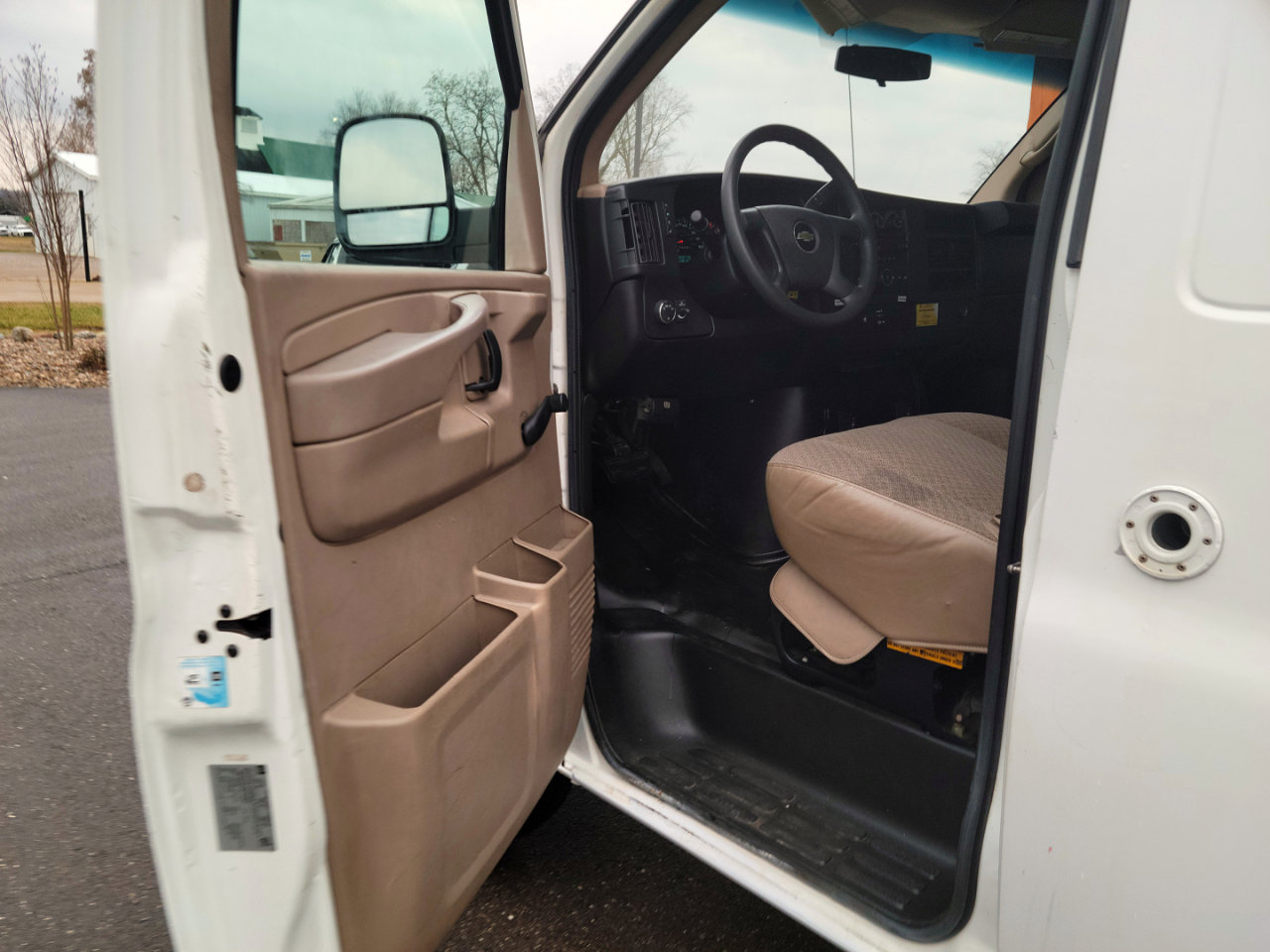 Used 2011 Chevrolet Express 2500 image 7