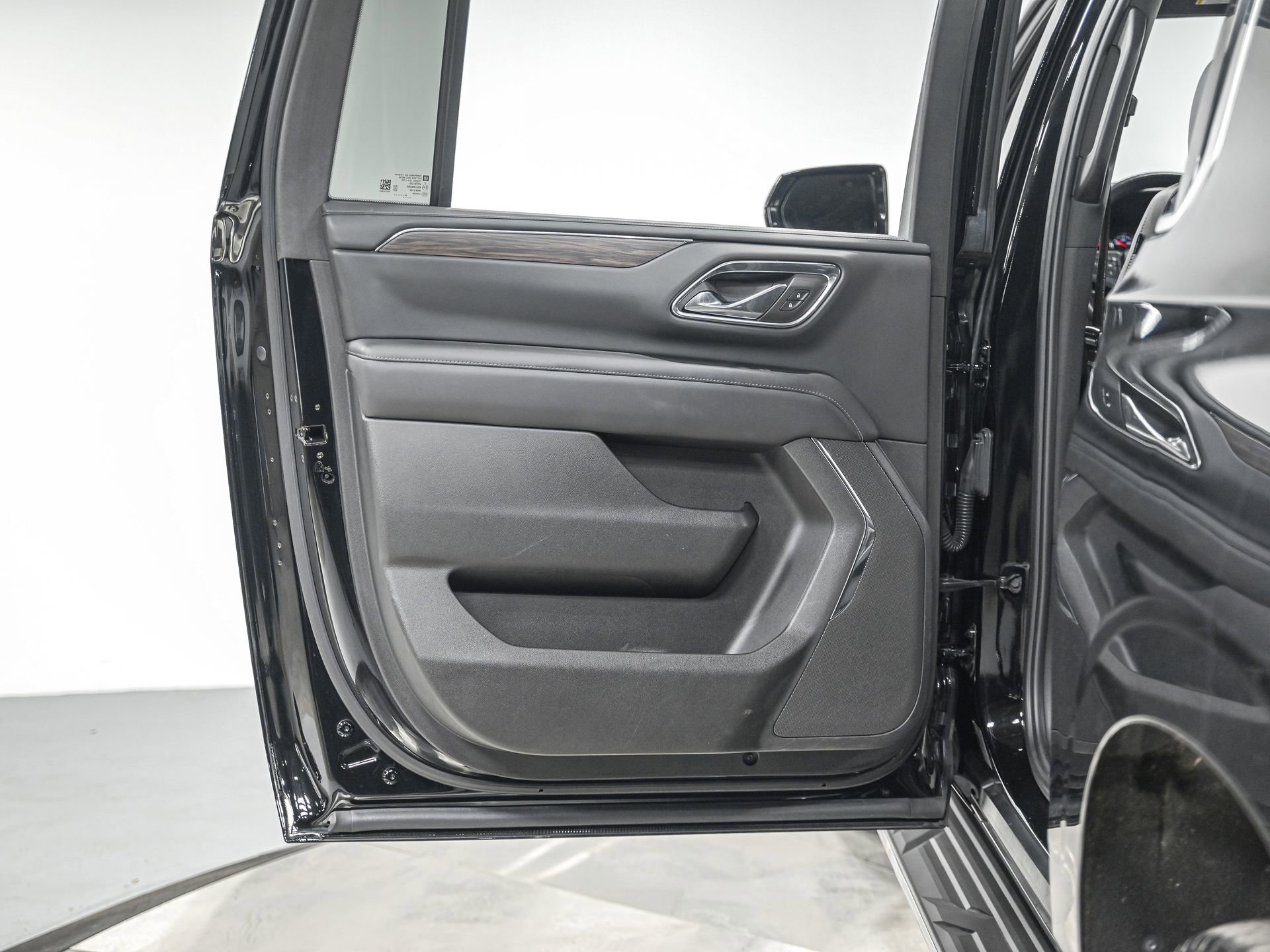 Used 2023 Chevrolet Suburban LS AWD/4WD image 28