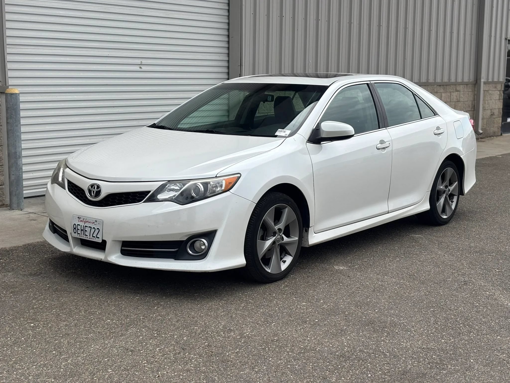 Used 2014 Toyota Camry SE FWD image 5