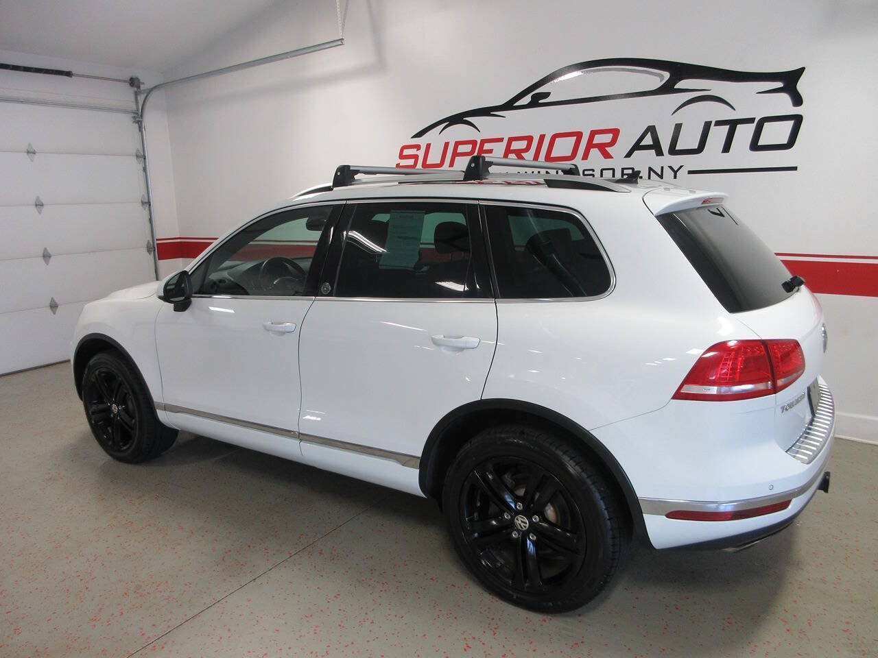 Used 2017 Volkswagen Touareg Wolfsburg Edition AWD/4WD image 4