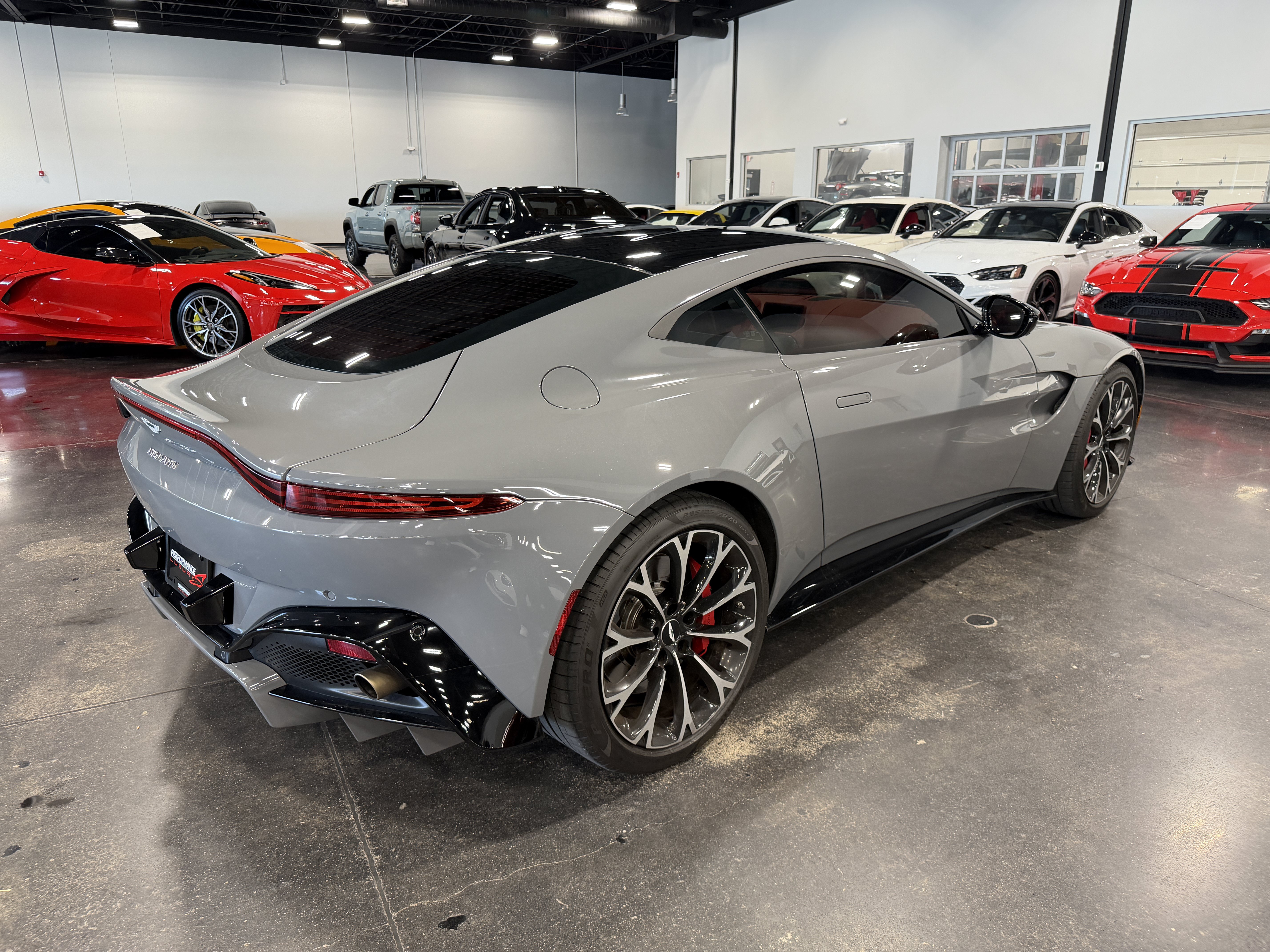 Used 2019 Aston Martin V8 Vantage Coupe RWD image 6