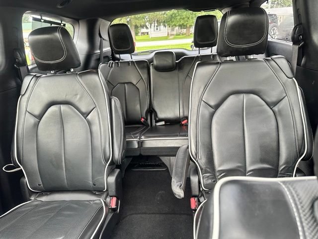 Used 2025 Chrysler Pacifica Limited FWD image 24