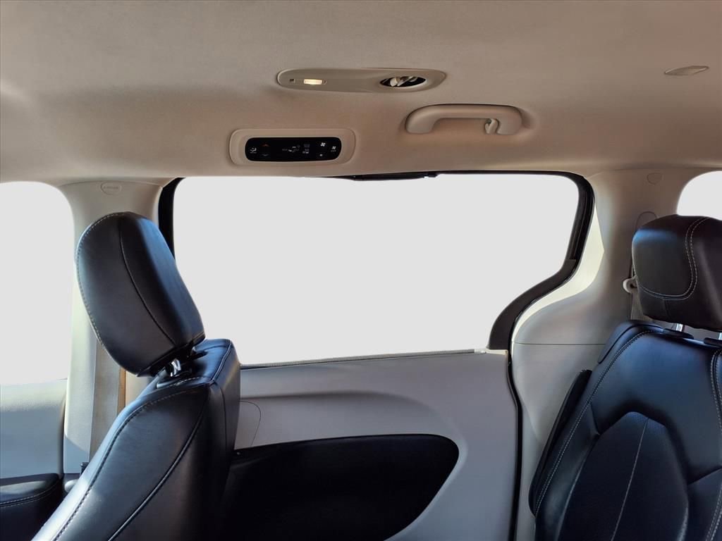 Used 2020 Chrysler Voyager Lxi image 25