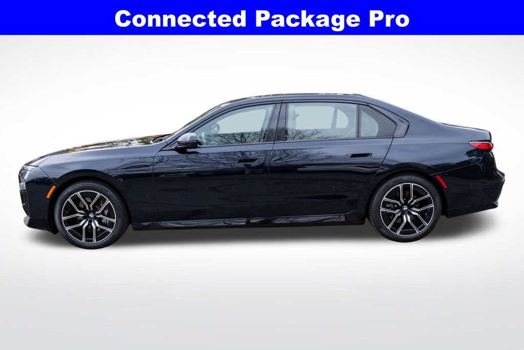 Used 2023 BMW 740i w/ Parking Assistance Package image 5