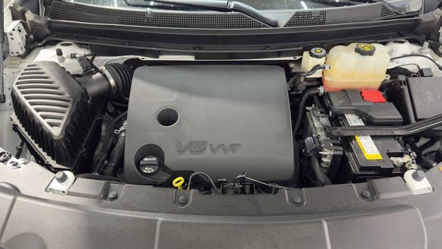 Used 2023 Chevrolet Traverse LT FWD image 35