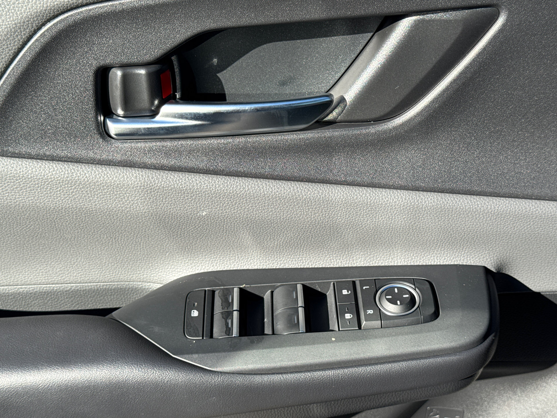 New 2027 Toyota Prius XLE FWD image 29