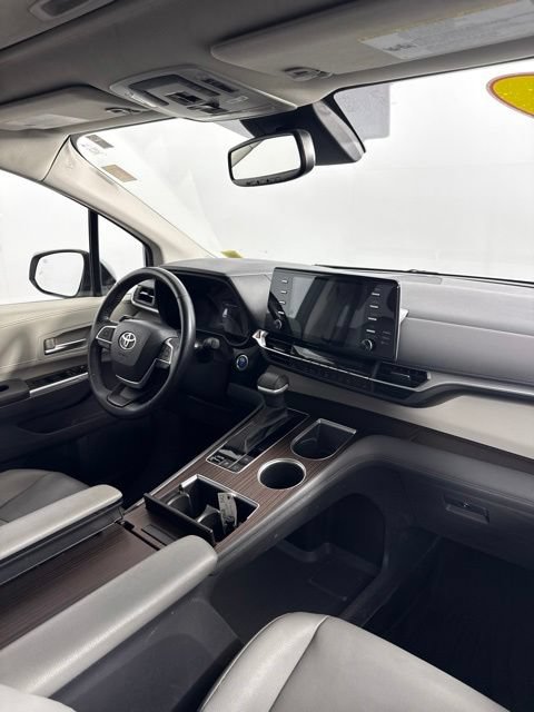 Used 2022 Toyota Sienna XLE FWD image 25