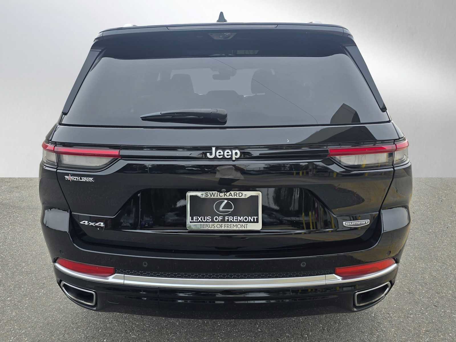 Used 2023 Jeep Grand Cherokee Summit w/ Adv Protech Group IV AWD/4WD image 4