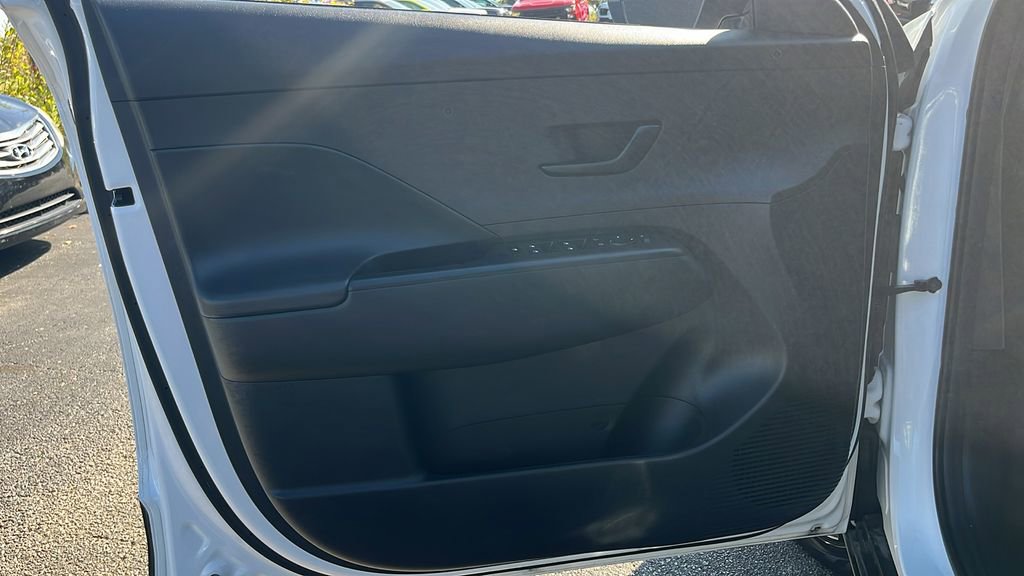 Used 2025 Hyundai Kona SEL image 11