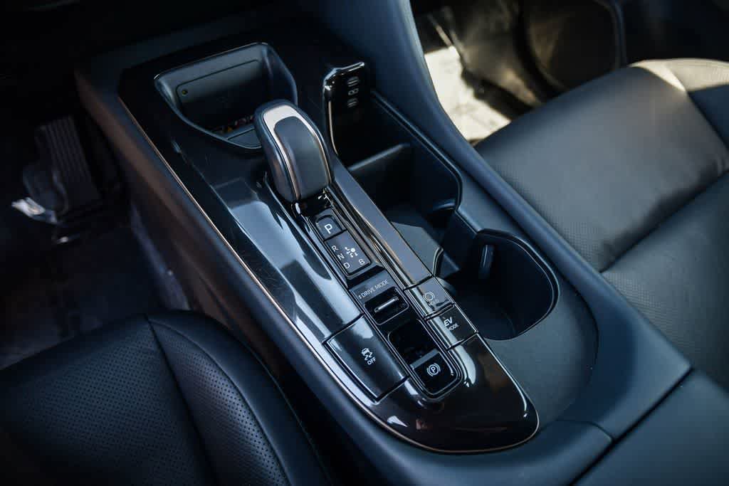 Used 2025 Toyota Crown AWD/4WD image 19