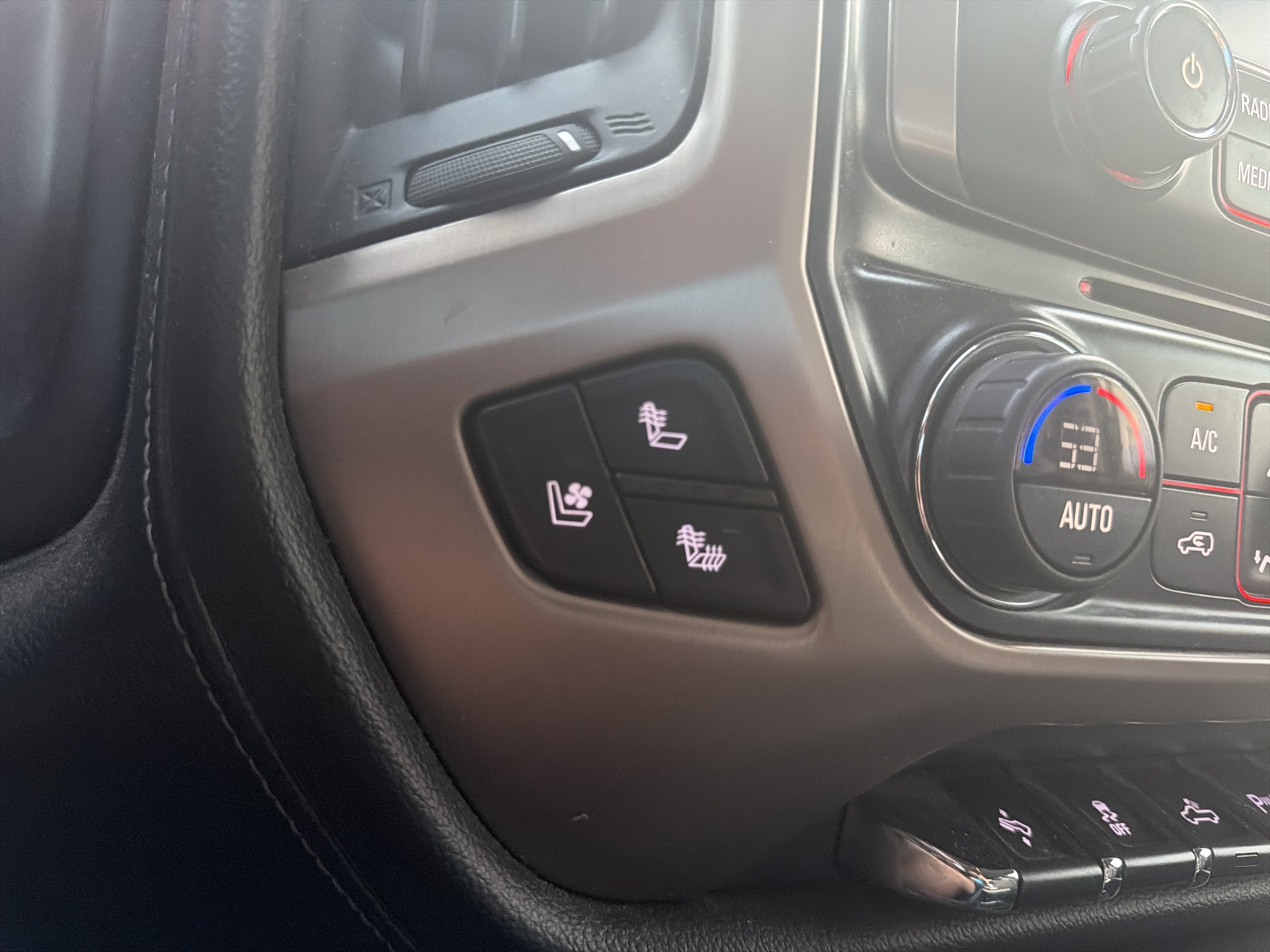 Used 2016 GMC Sierra 2500 Denali w/ Driver Alert Package AWD/4WD image 28