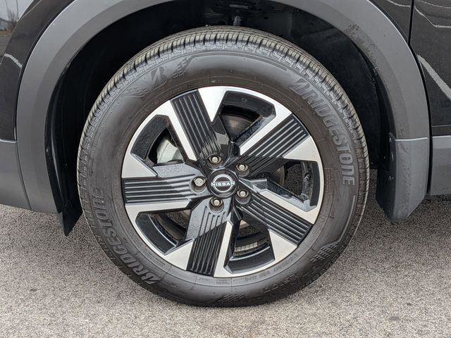 Used 2025 Nissan Kicks SV w/ SV Premium Package AWD/4WD image 9