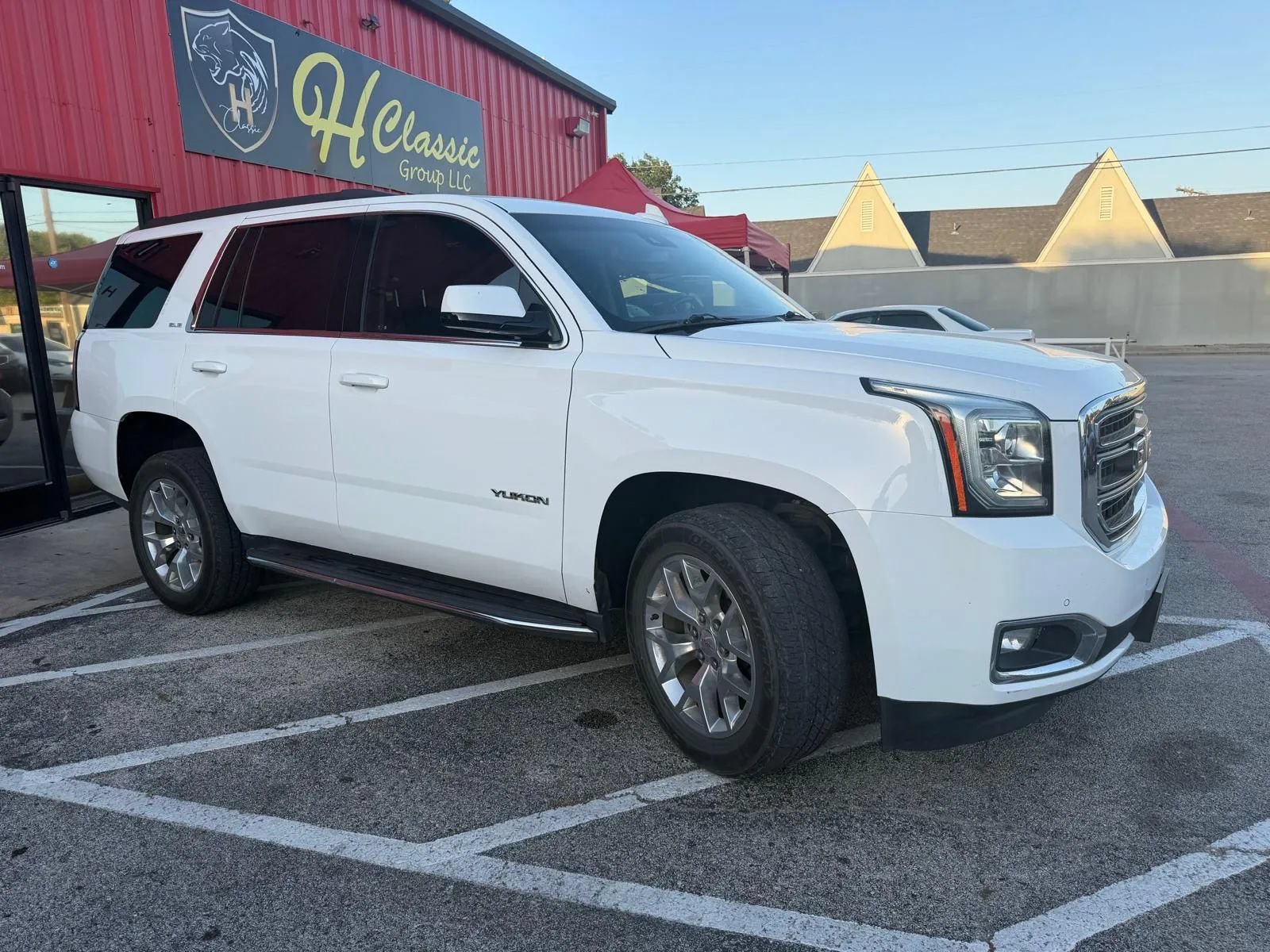 Used 2019 GMC Yukon SLE w/ SLE Value Package RWD image 2