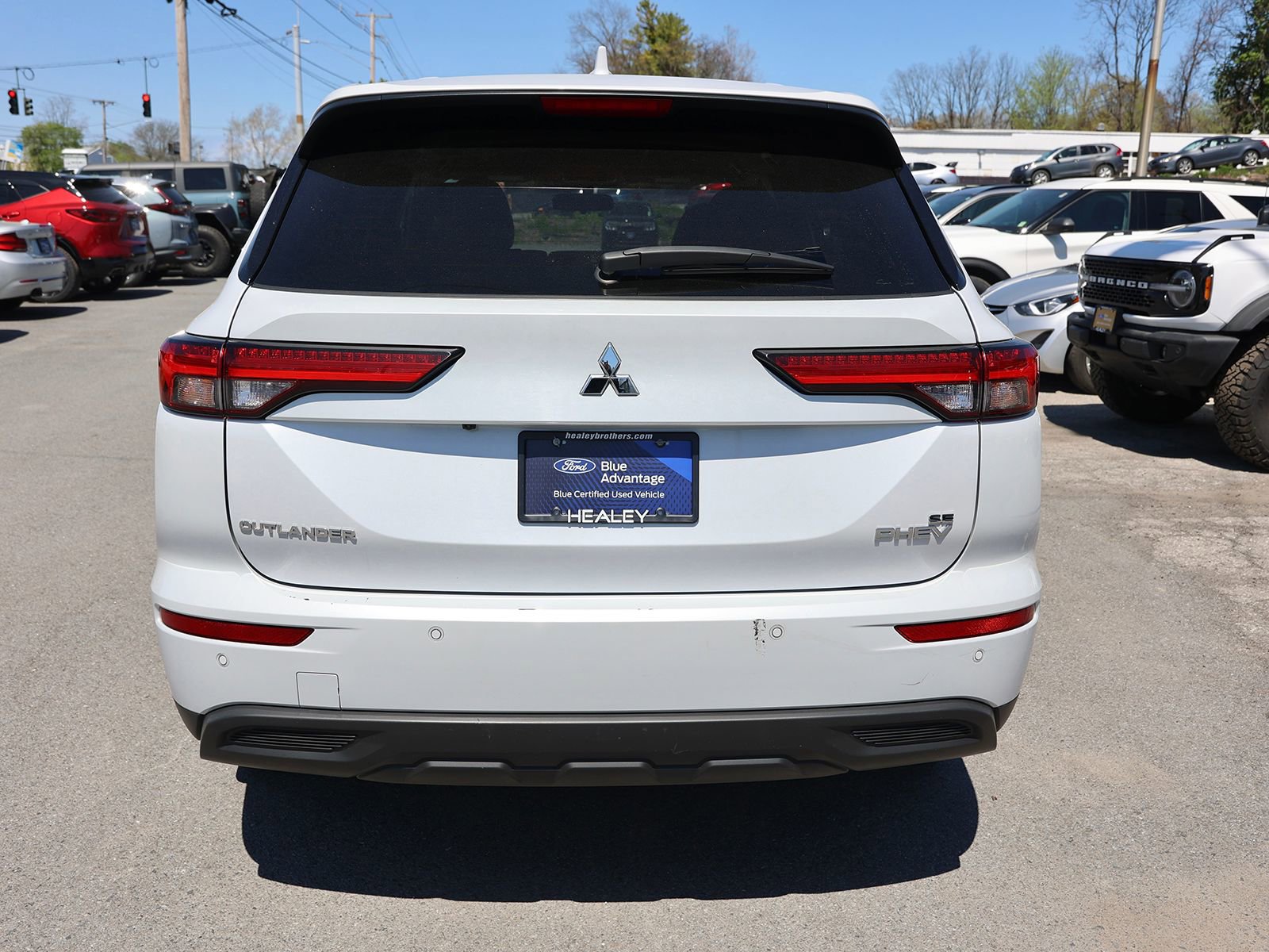 Used 2024 Mitsubishi Outlander 4WD Plug-In Hybrid image 6