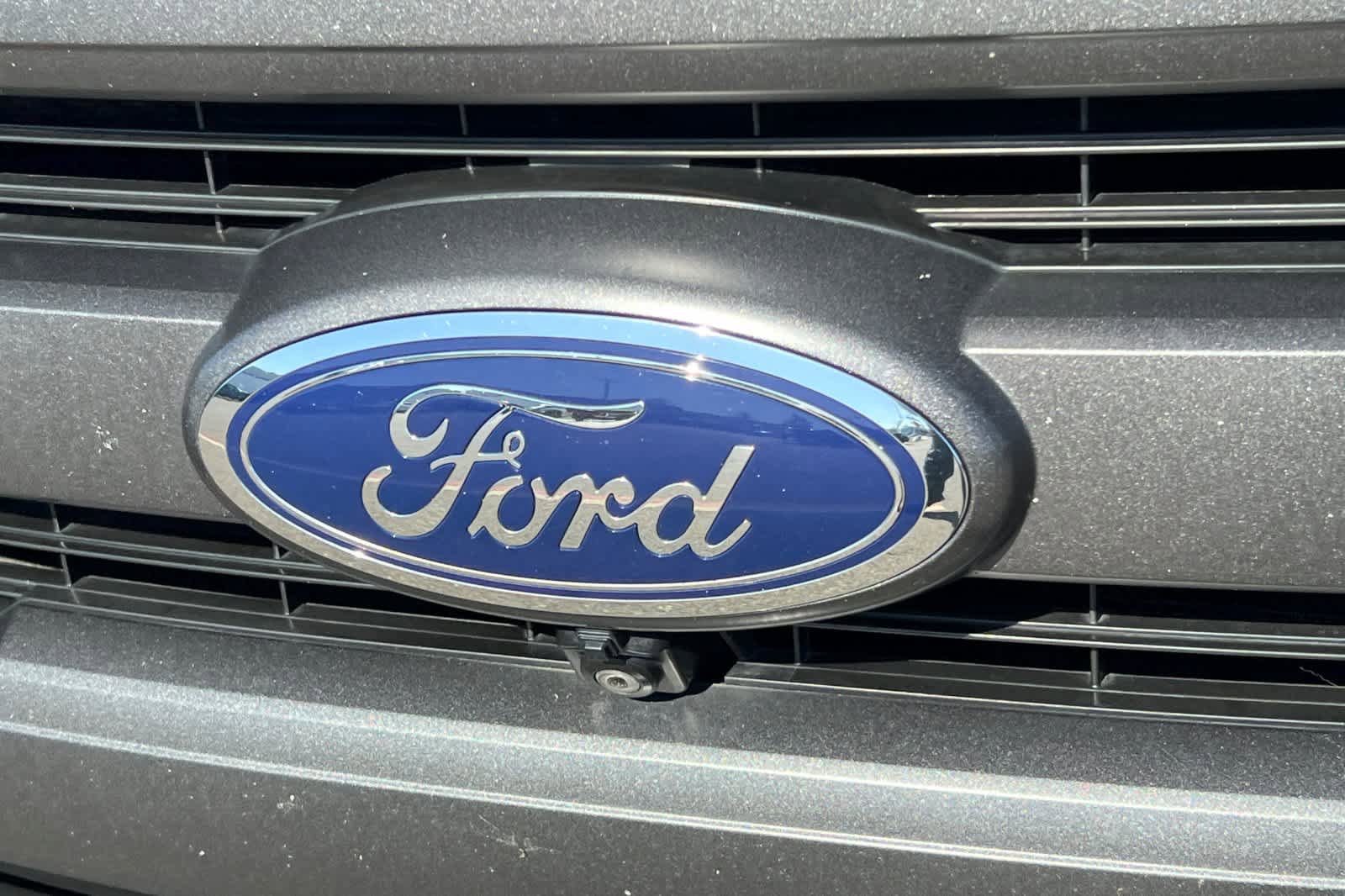 Used 2016 Ford F150 Lariat w/ Equipment Group 502A Luxury AWD/4WD image 13