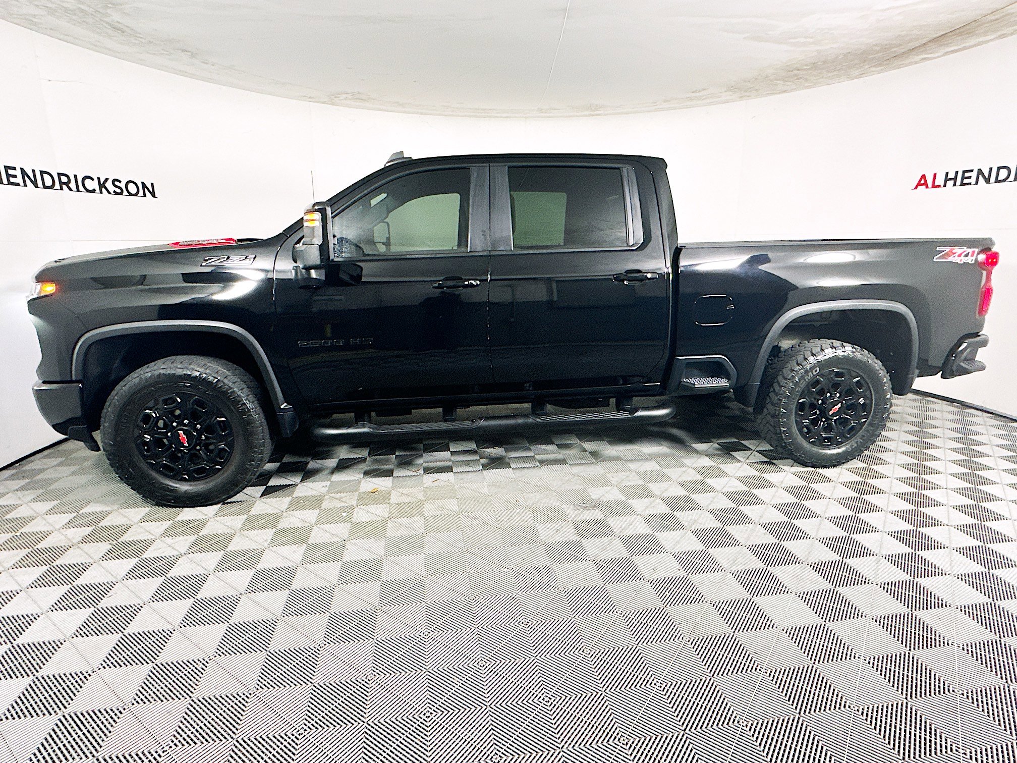 Used 2024 Chevrolet Silverado 2500 LT w/ Midnight Edition image 6