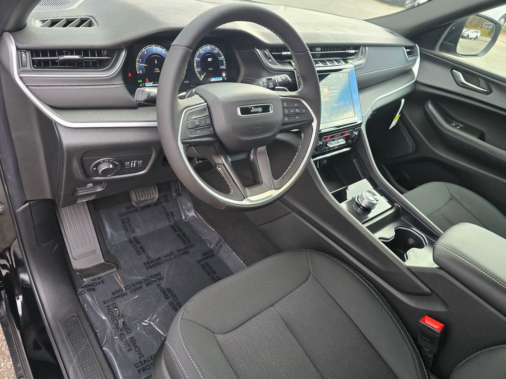 New 2025 Jeep Grand Cherokee L Laredo w/ Luxury Tech Group I image 24