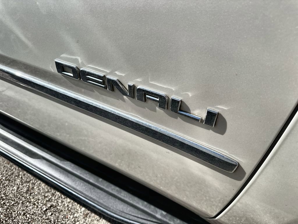 Used 2015 GMC Yukon XL Denali w/ Touring Package RWD image 5