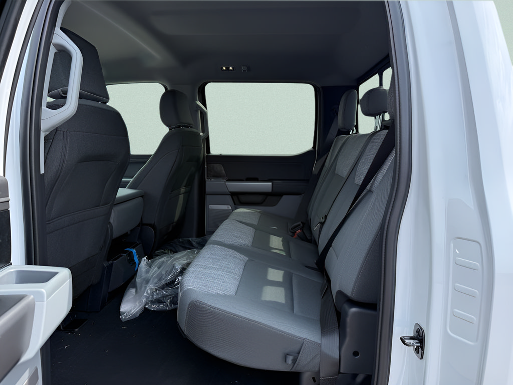 New 2026 Ford F250 XLT w/ XLT Premium Package AWD/4WD image 5