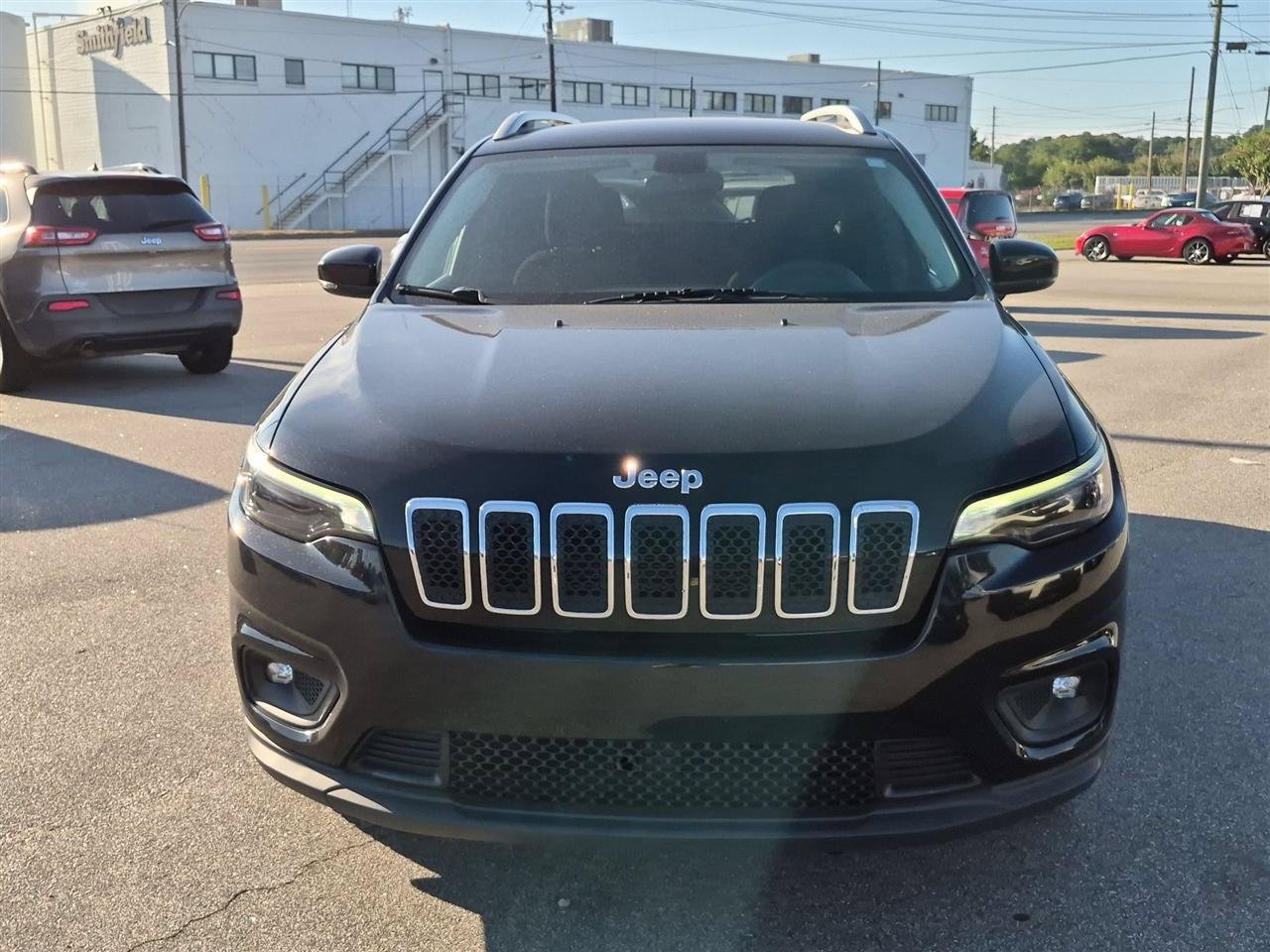 Used 2019 Jeep Cherokee Latitude w/ Popular Appearance Group FWD image 8