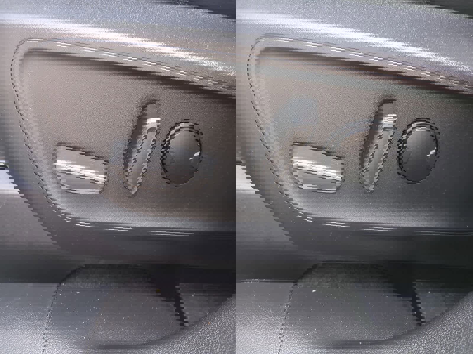 Used 2024 Ford Escape SE image 17