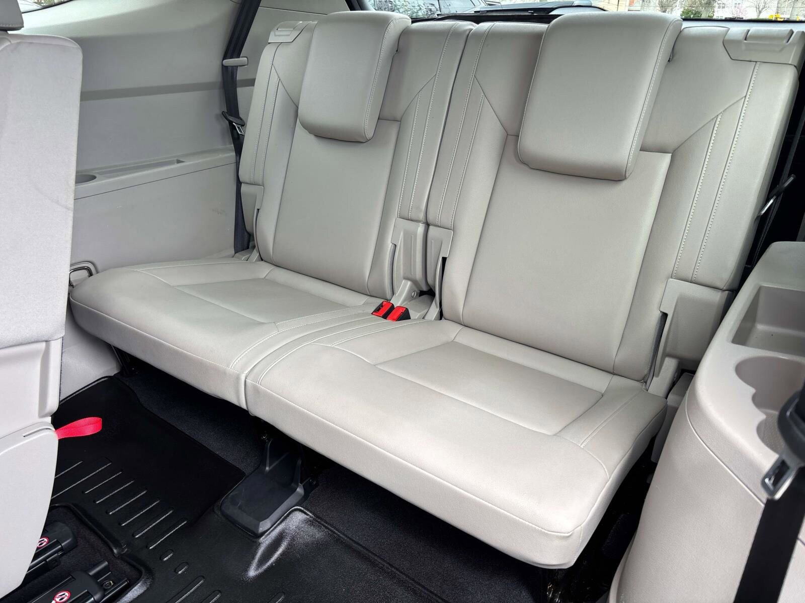 Used 2019 Volkswagen Atlas SE w/ Towing Package image 11