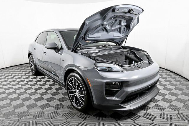 Certified 2025 Porsche Macan Electric image 34
