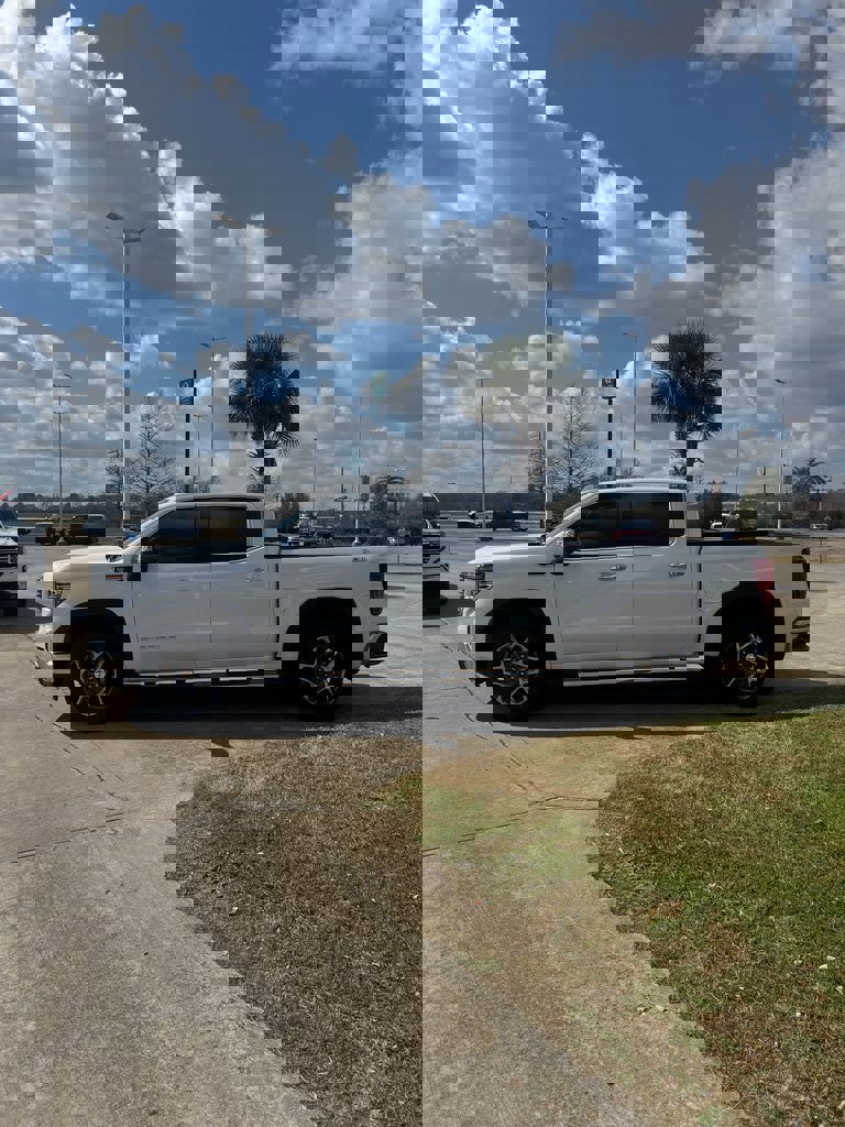 New 2026 GMC Sierra 1500 SLT image 5