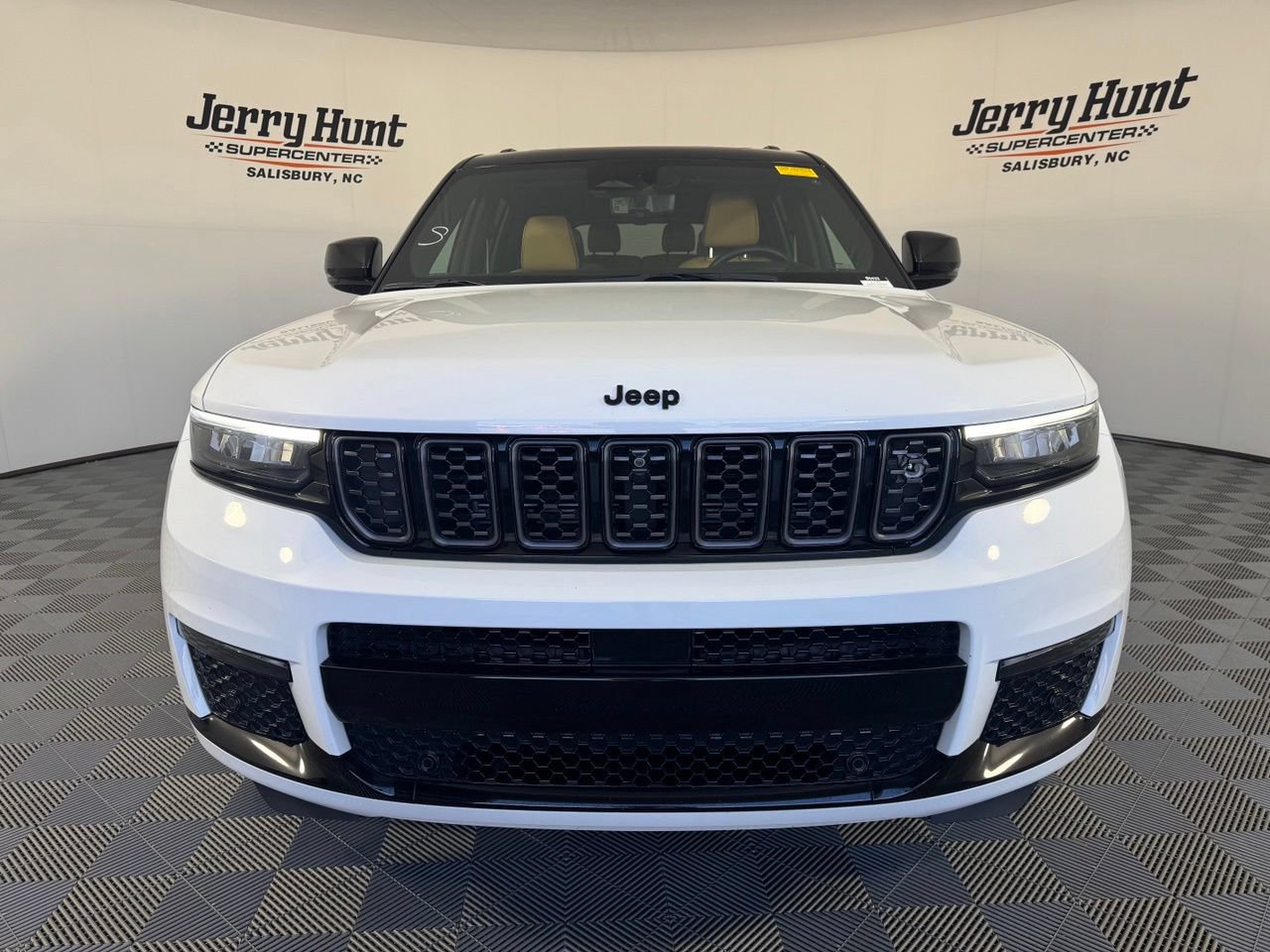 Used 2023 Jeep Grand Cherokee L Summit AWD/4WD image 5