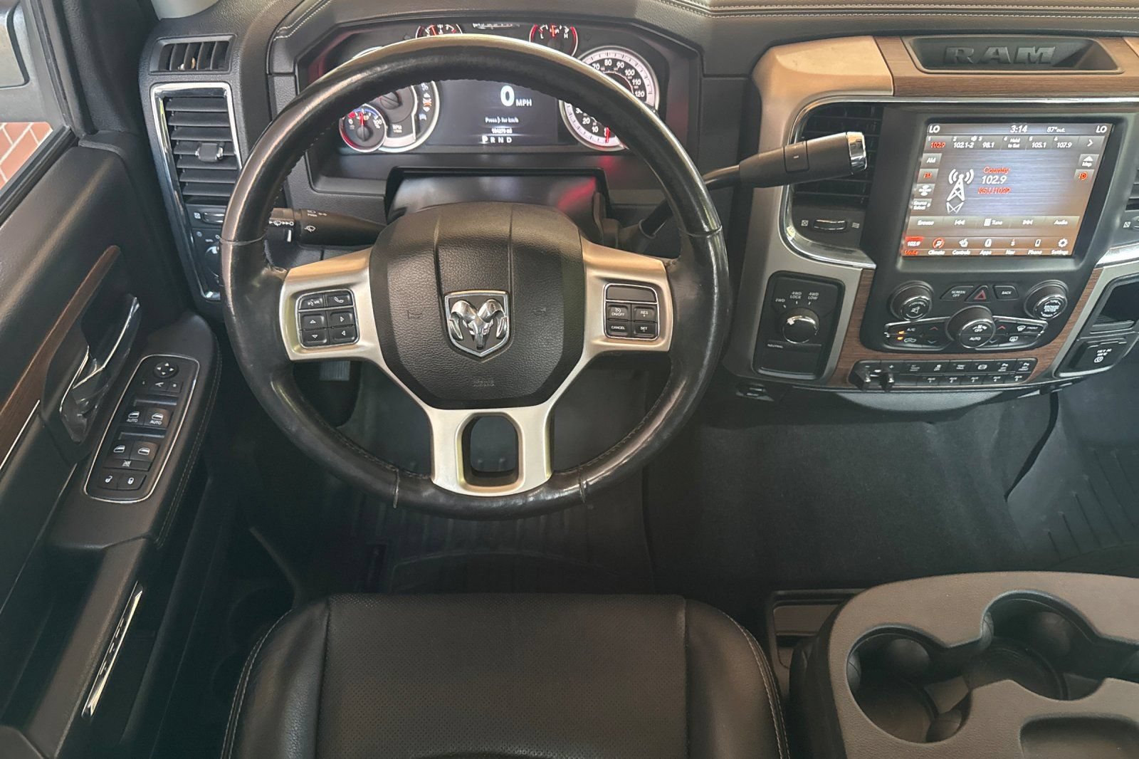 Used 2018 RAM 3500 Laramie w/ Convenience Group AWD/4WD image 18