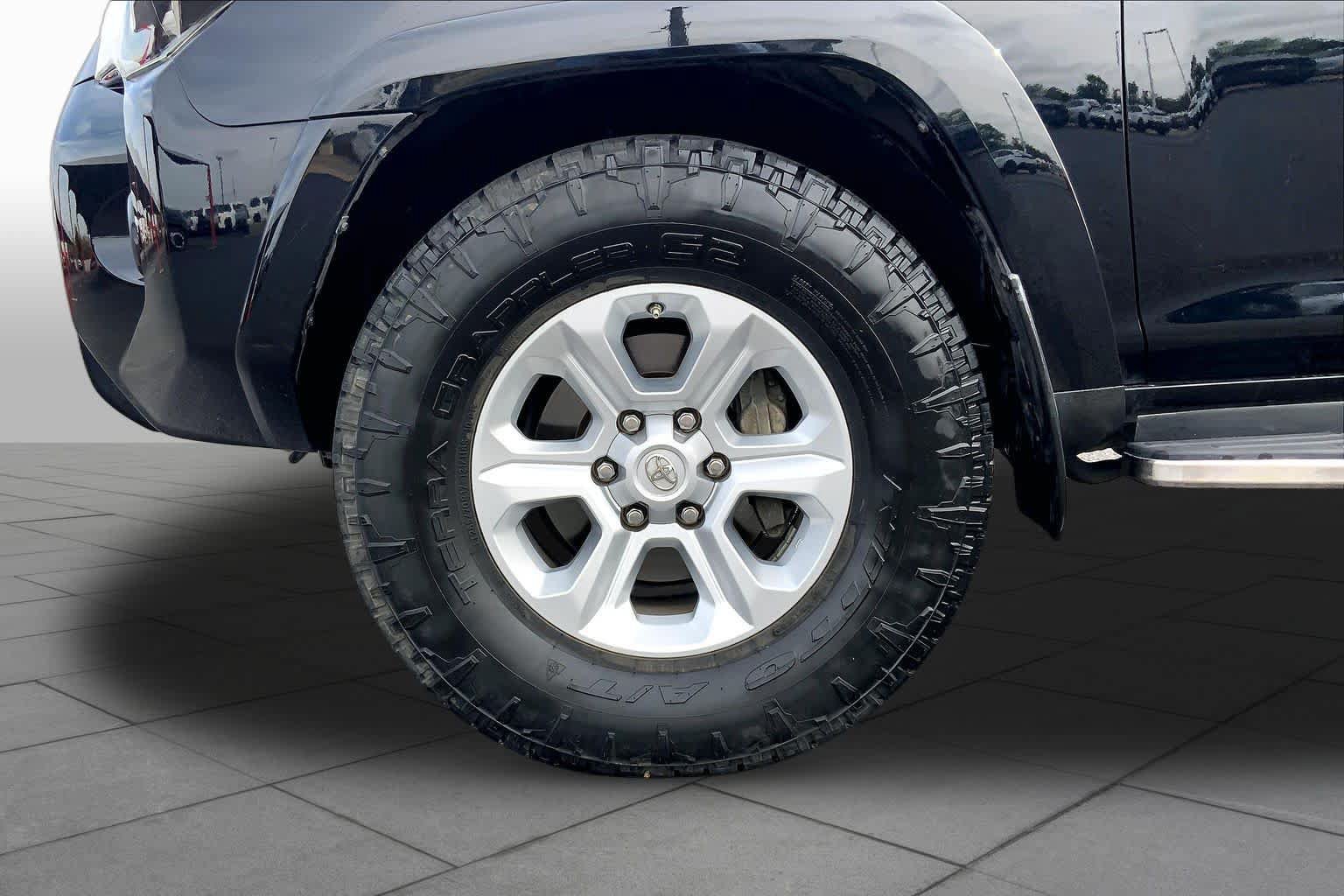 Used 2018 Toyota 4Runner SR5 Premium RWD image 11