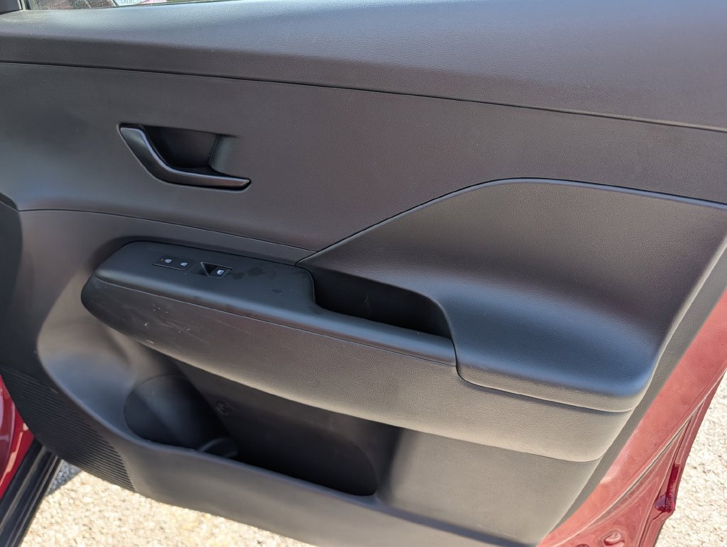Used 2025 Hyundai Kona SEL FWD image 34