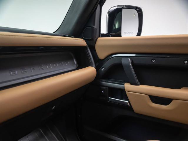 New 2026 Land Rover Defender 90 V8 AWD/4WD image 25