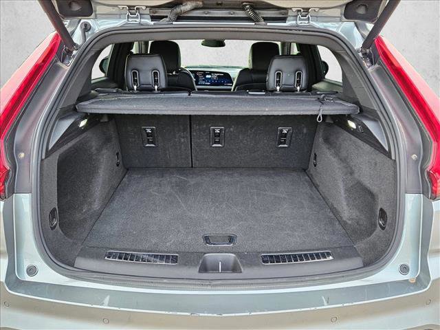 Used 2024 Cadillac XT4 Premium Luxury image 6