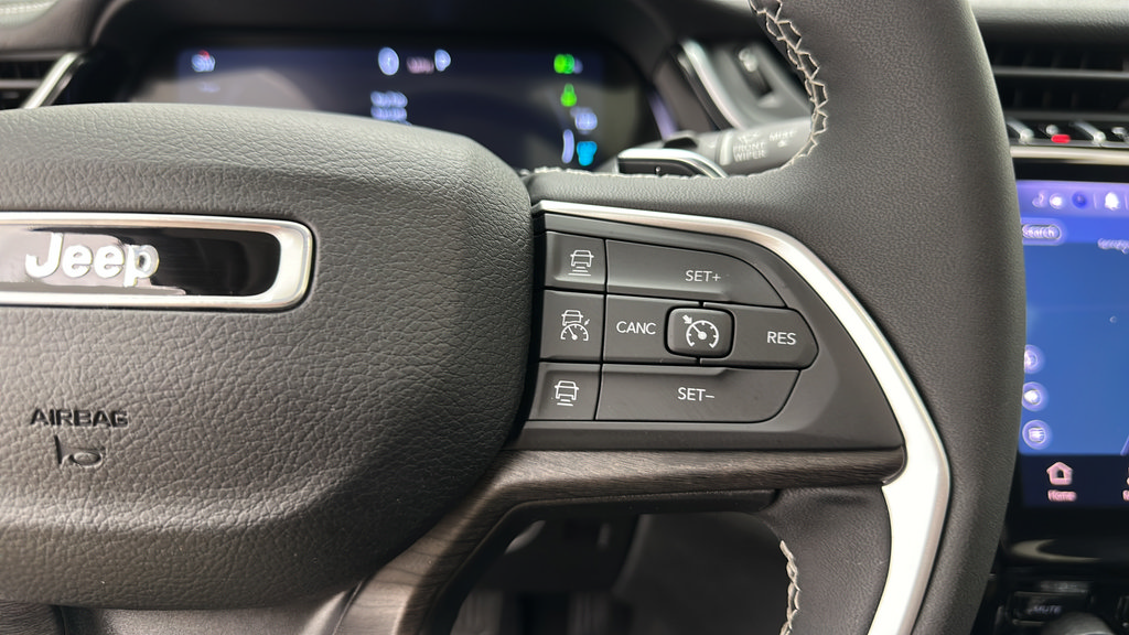 Used 2023 Jeep Grand Cherokee 4WD 4xe w/ Luxury Tech Group II image 21