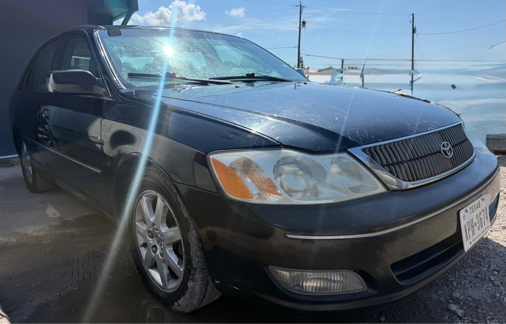 Used 2000 Toyota Avalon XLS FWD image 3