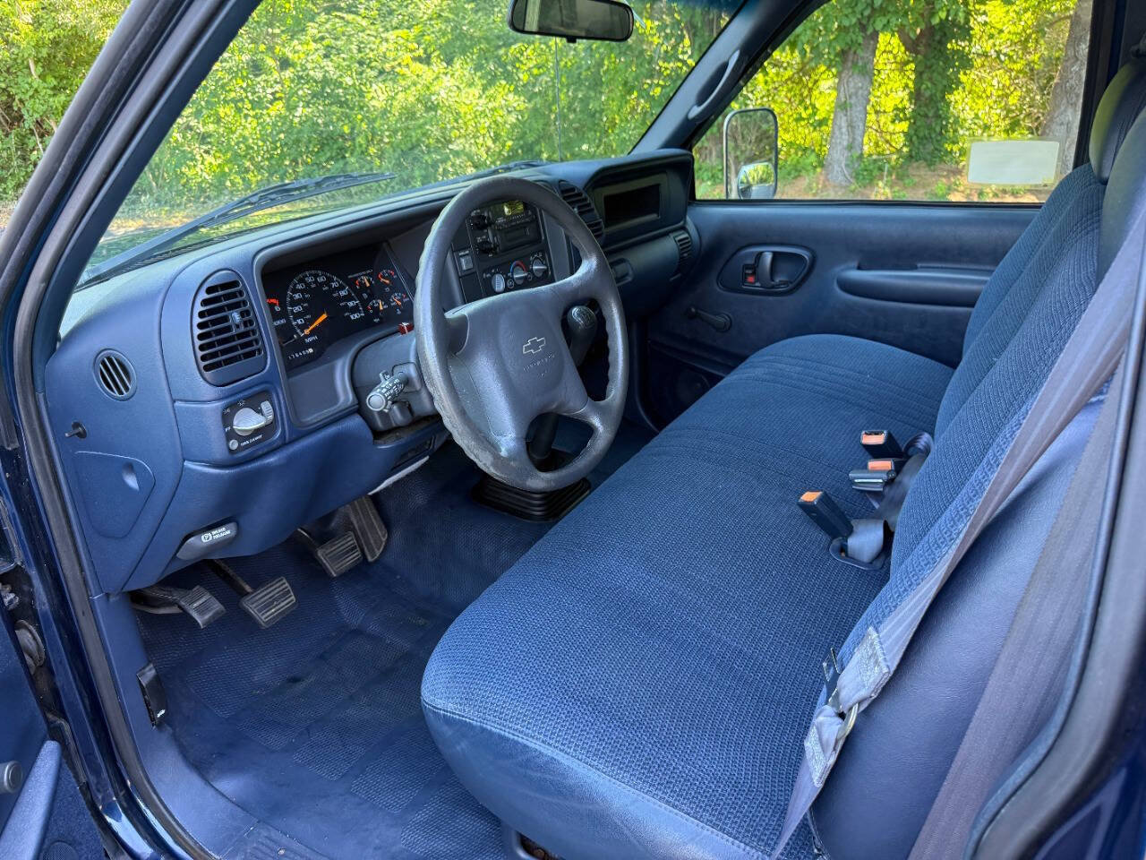 Used 2000 Chevrolet Silverado 2500 2WD Regular Cab w/ Comfort & Convenience Pkg image 2