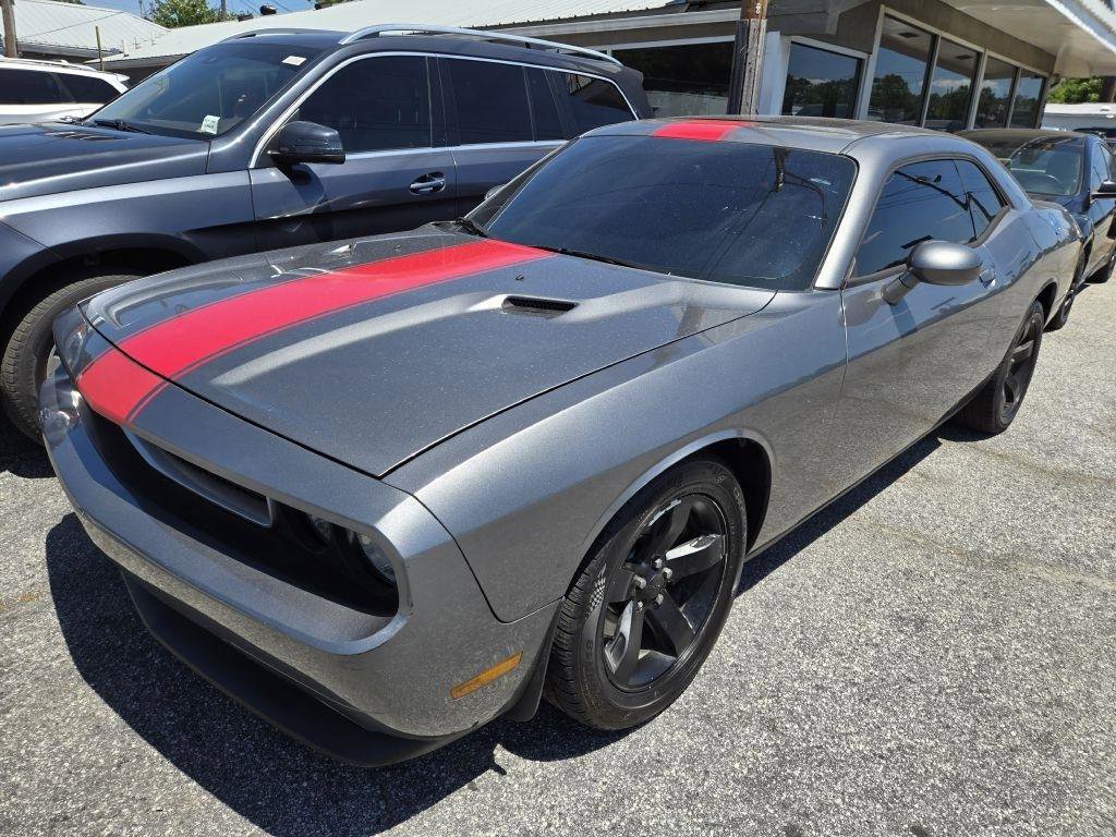 Used 2012 Dodge Challenger SXT RWD image 1