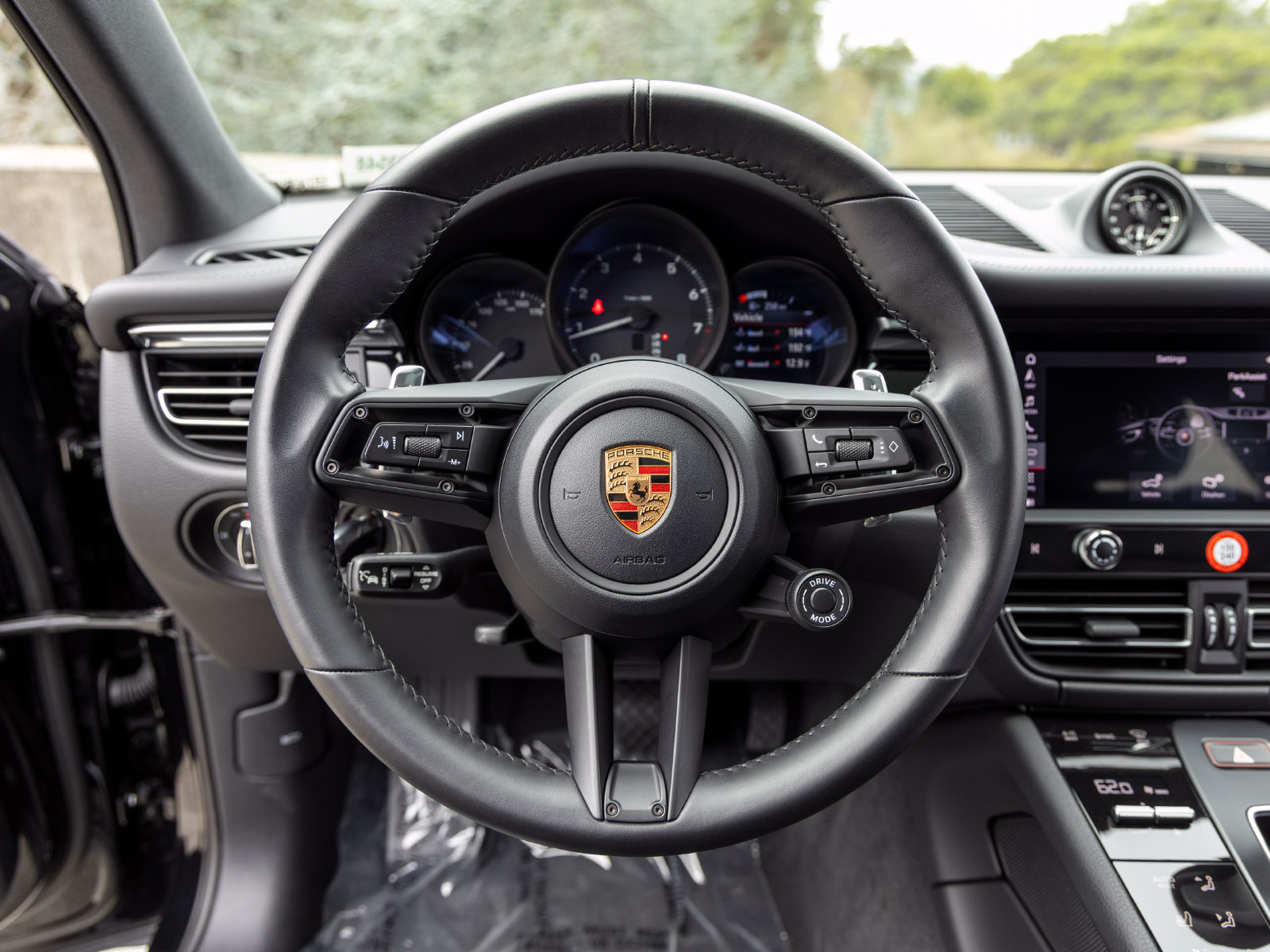 Used 2026 Porsche Macan AWD/4WD image 36