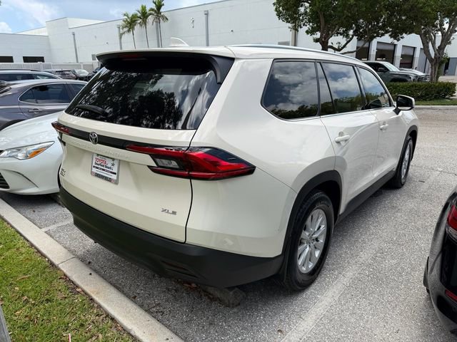 Used 2024 Toyota Grand Highlander XLE FWD image 8