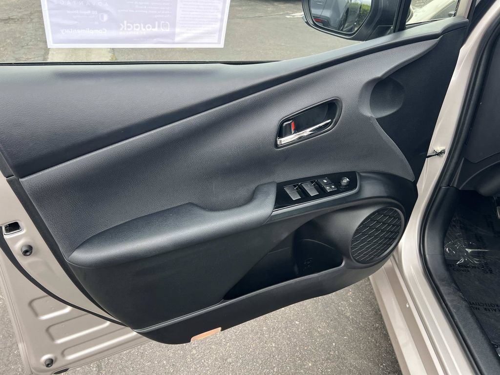 Used 2022 Toyota Prius Prime XLE FWD image 6