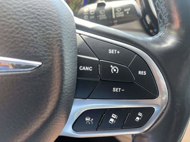 Used 2021 Chrysler Pacifica Touring-L FWD image 23