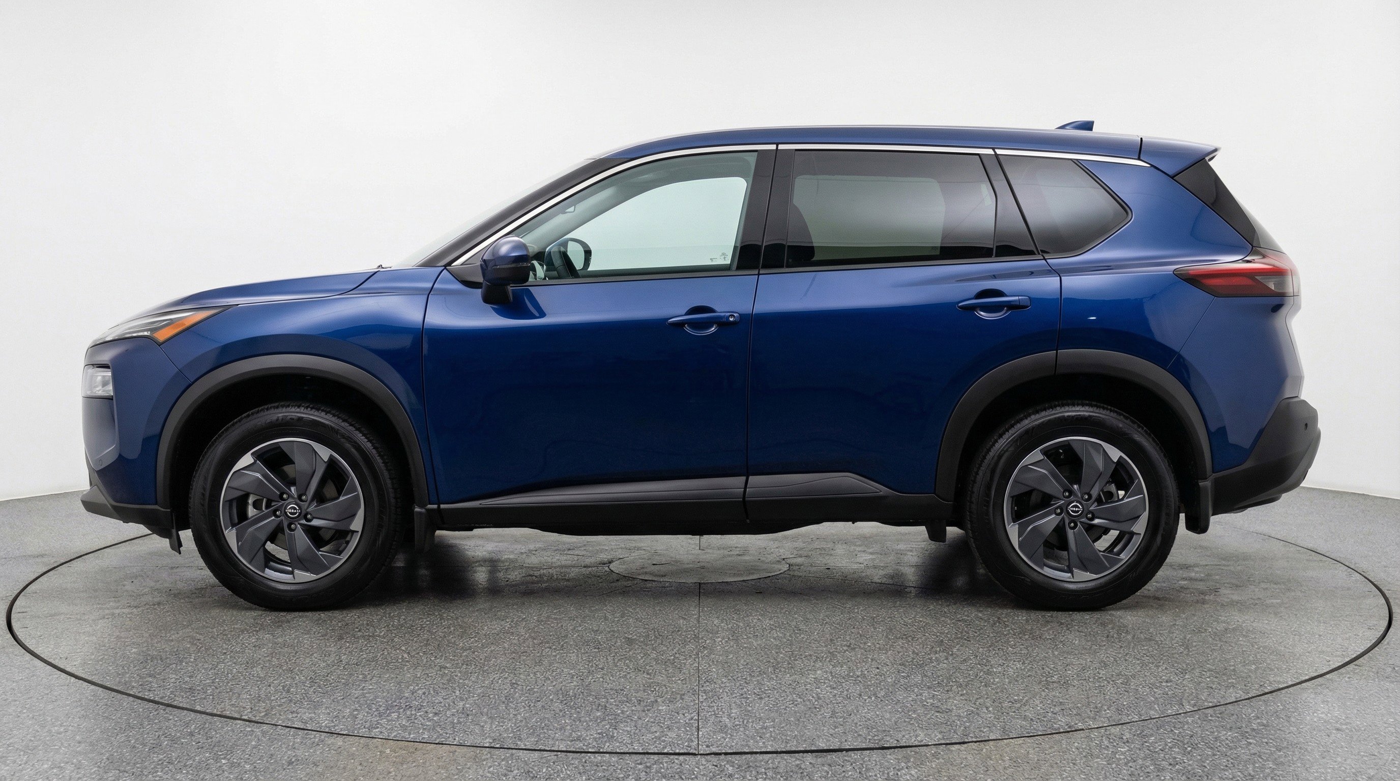 Used 2025 Nissan Rogue SV image 5
