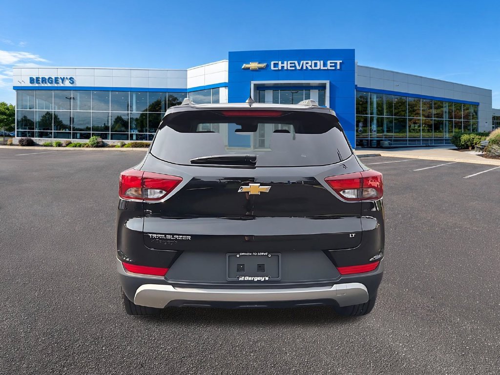 Certified 2023 Chevrolet TrailBlazer LT w/ Convenience Package FWD image 6