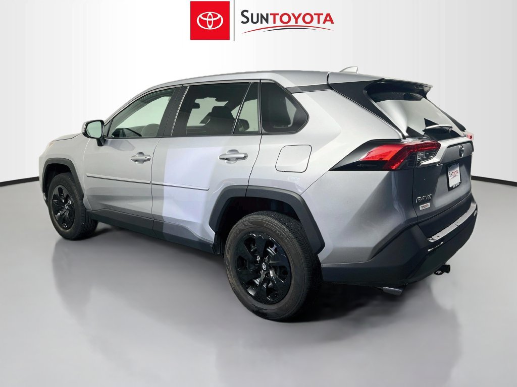 Used 2023 Toyota RAV4 LE AWD/4WD image 5