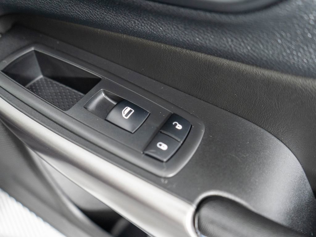 Used 2019 Jeep Cherokee Latitude w/ Popular Appearance Group image 9