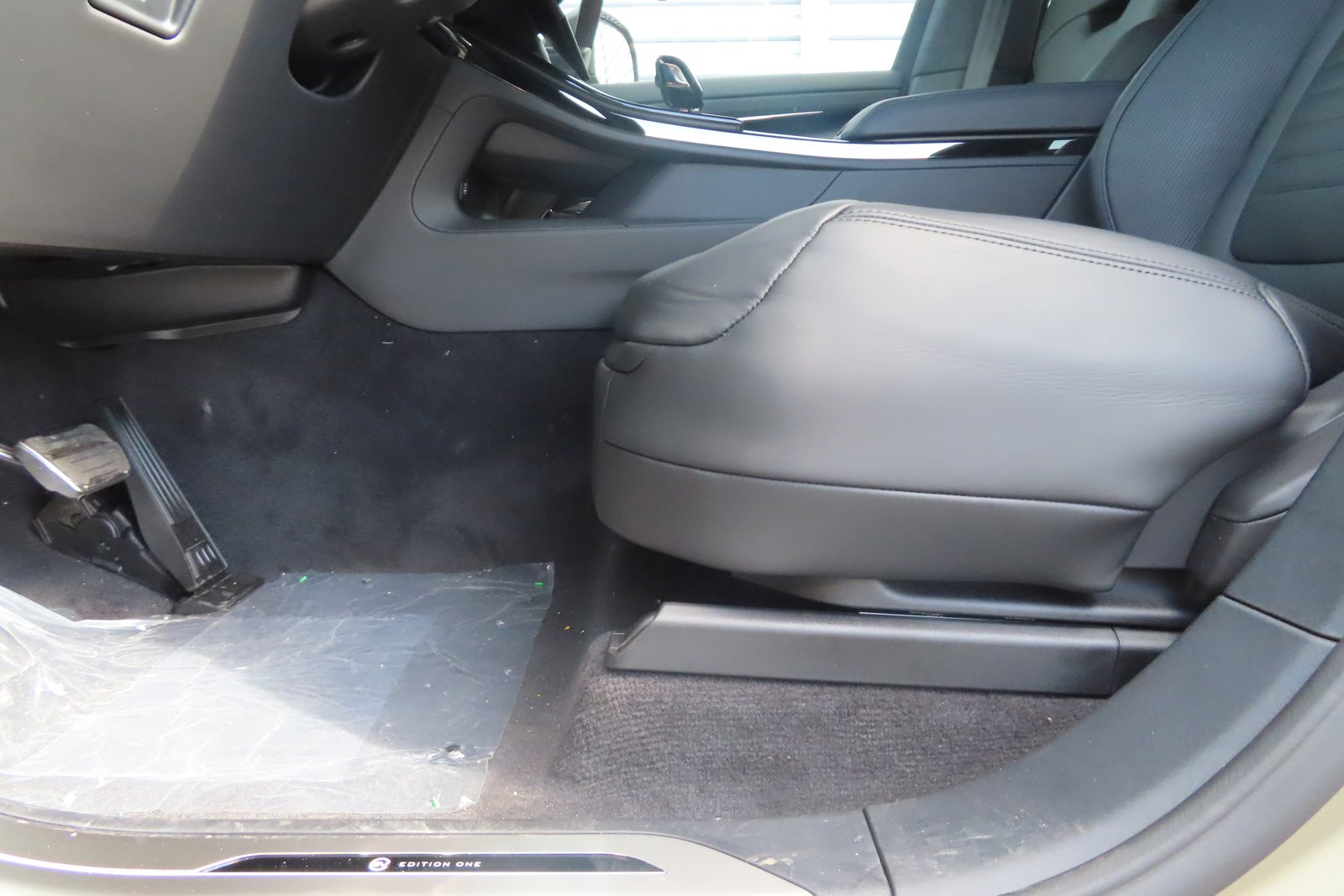 New 2024 Land Rover Range Rover Sport SV Edition One Carbon Bronze image 19